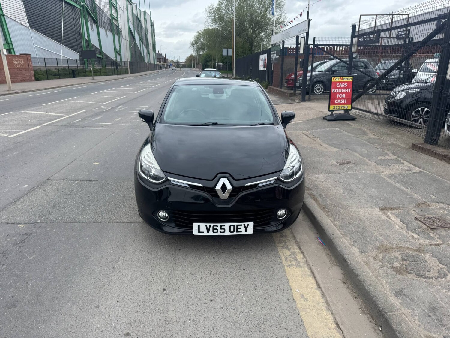 Used Renault Clio 2015 for sale - 76055818: Photo 2