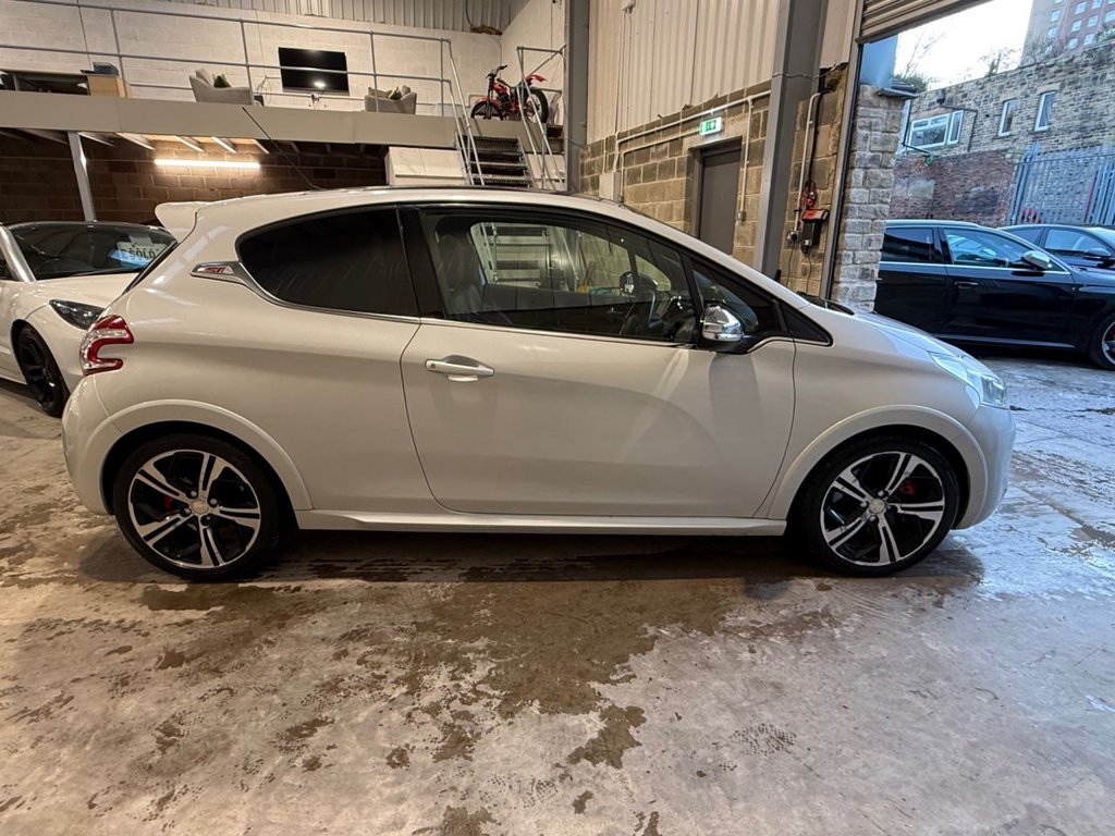 Used Peugeot 208 2015 for sale - 76632107: Photo 10