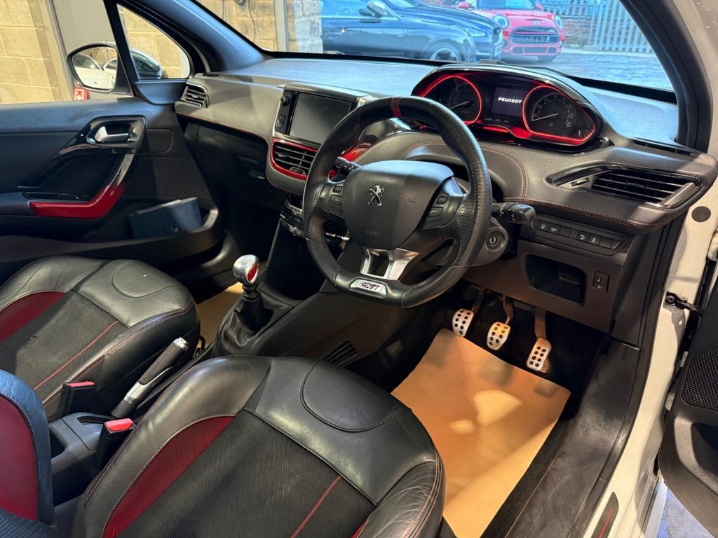 Used Peugeot 208 2015 for sale - 76632107: Photo 11