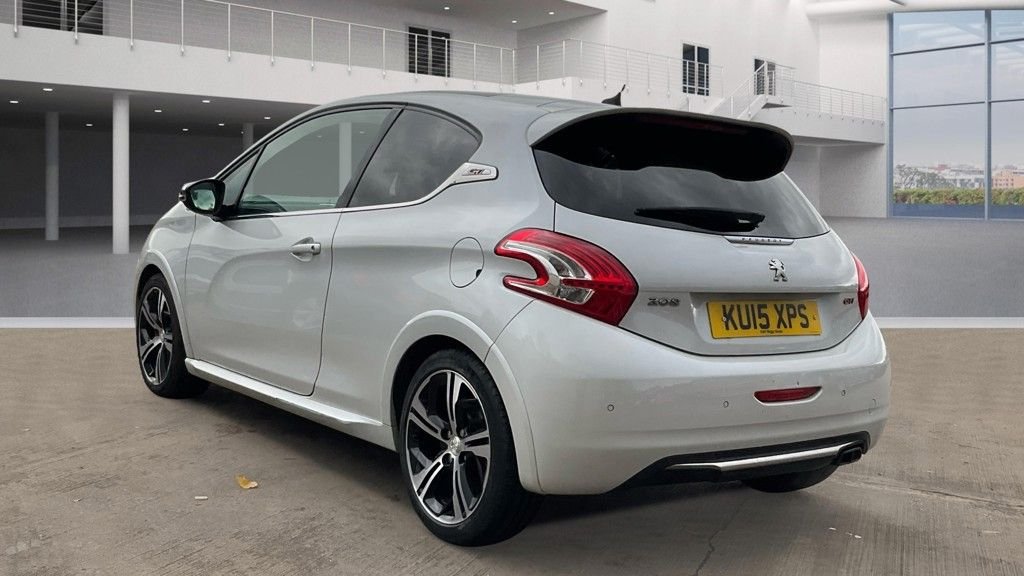 Used Peugeot 208 2015 for sale - 76632107: Photo 4