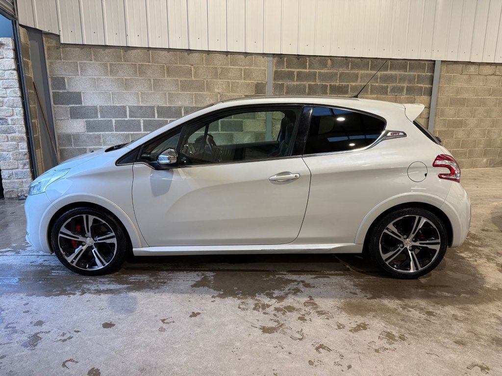 Used Peugeot 208 2015 for sale - 76632107: Photo 6