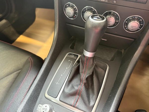 Used Mercedes-Benz SLK 2011 for sale - 75621436: Photo 32