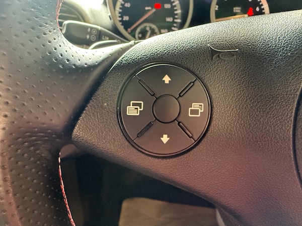 Used Mercedes-Benz SLK 2011 for sale - 75621436: Photo 33