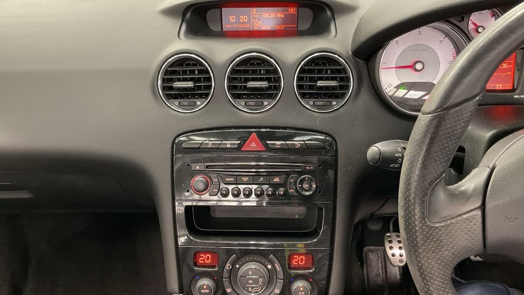 Used Peugeot 308 2011 for sale - 76400462: Photo 11