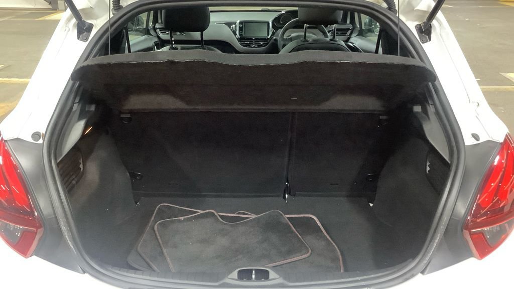 Used Peugeot 208 2017 for sale - 76520498: Photo 11