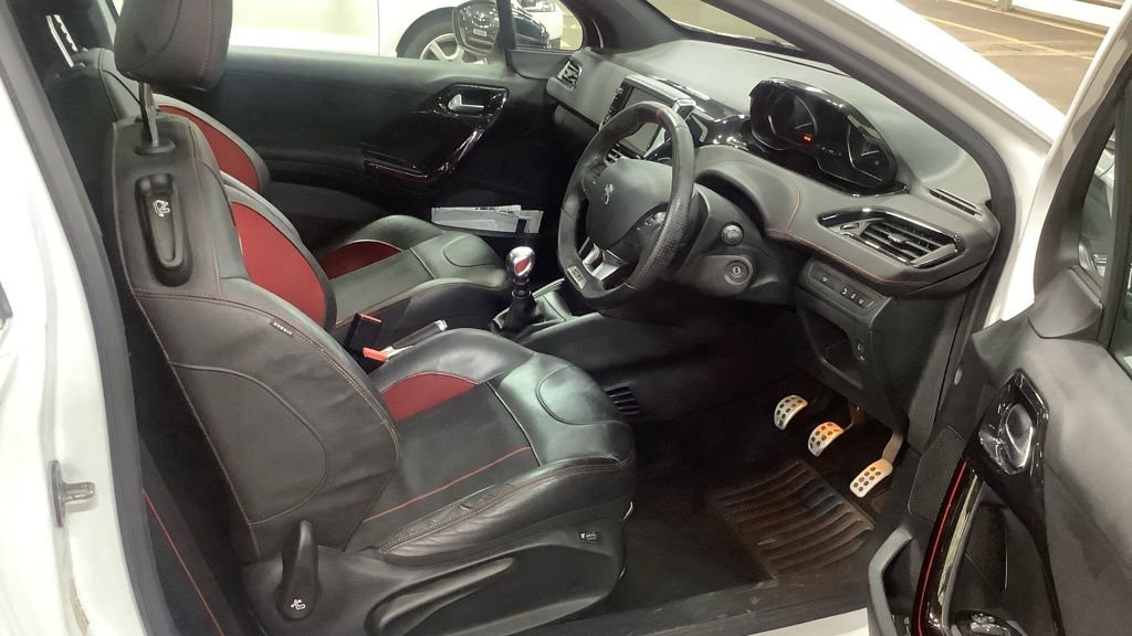 Used Peugeot 208 2017 for sale - 76520498: Photo 8