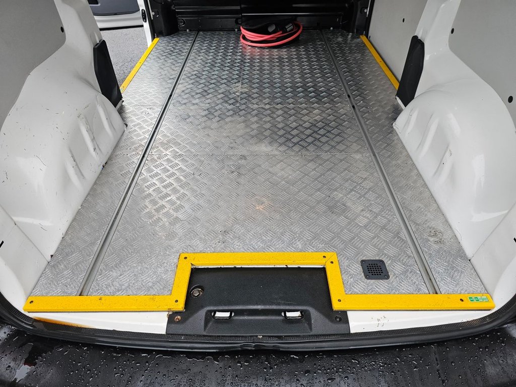 Used Peugeot e-Expert 2021 for sale - 77328224: Photo 40