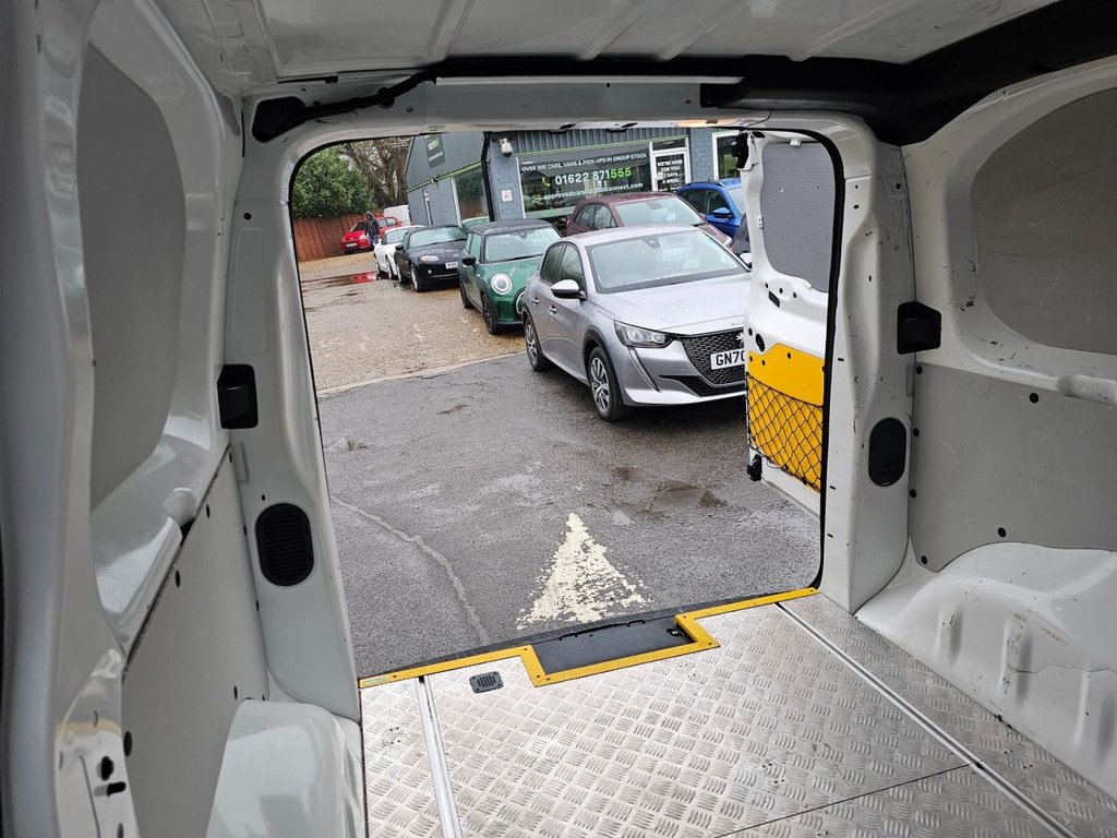 Used Peugeot e-Expert 2021 for sale - 77328224: Photo 45