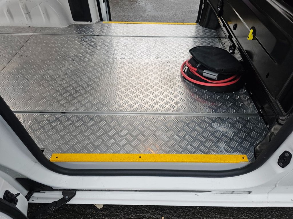 Used Peugeot e-Expert 2021 for sale - 77328224: Photo 47