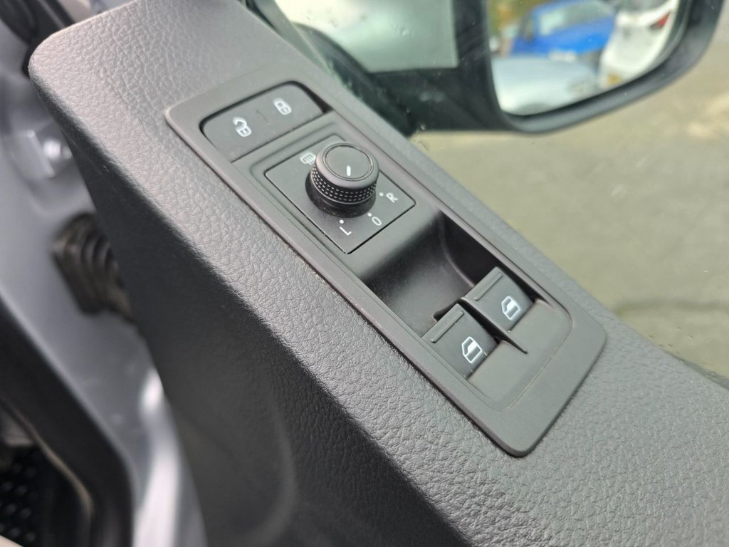 Used Volkswagen Transporter Shuttle 2018 for sale - 76381528: Photo 28