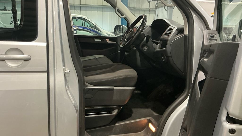 Used Volkswagen Transporter Shuttle 2018 for sale - 76381528: Photo 9