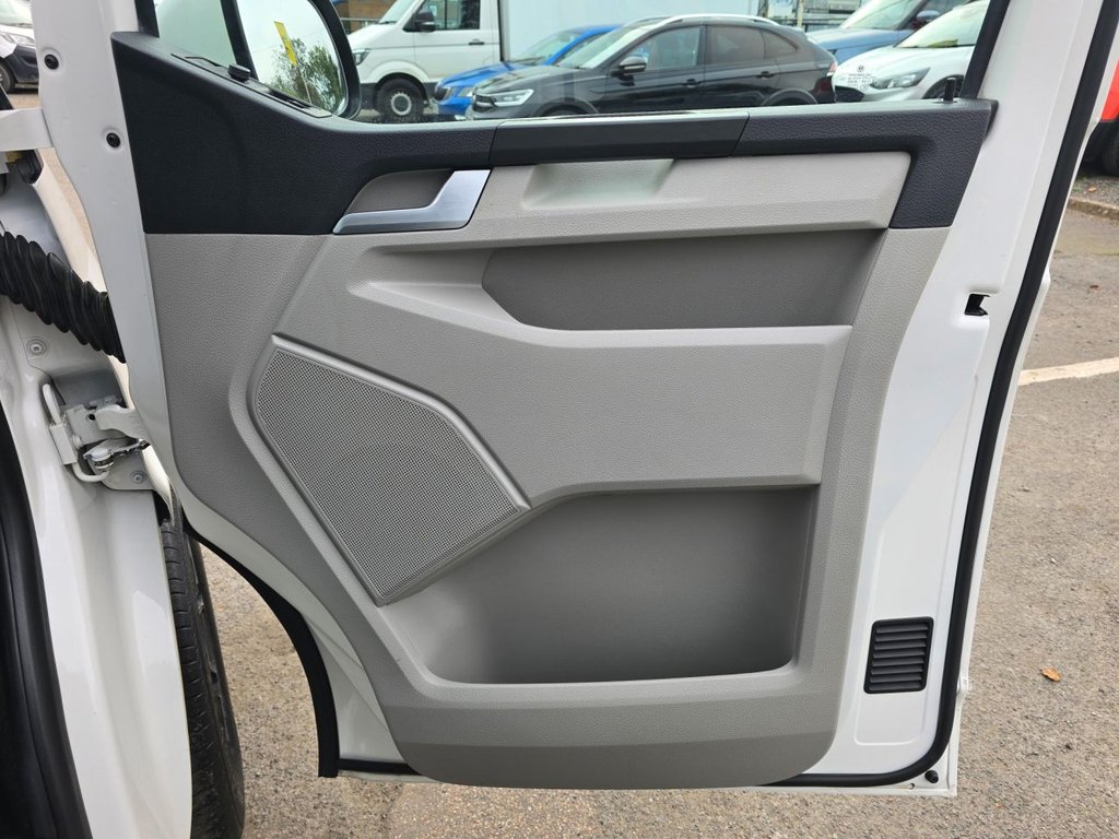 Used Volkswagen Transporter Shuttle 2018 for sale - 77327595: Photo 28