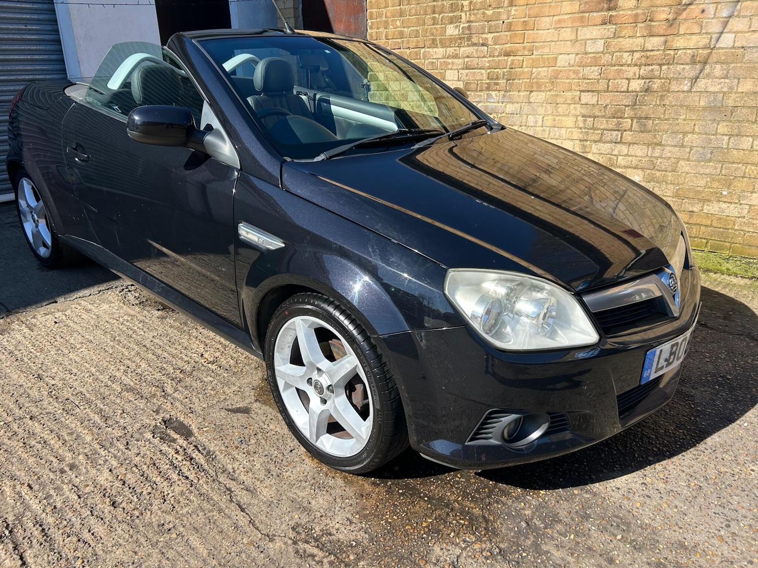 Used Vauxhall Tigra 2008 for sale - 77939775: Photo 2