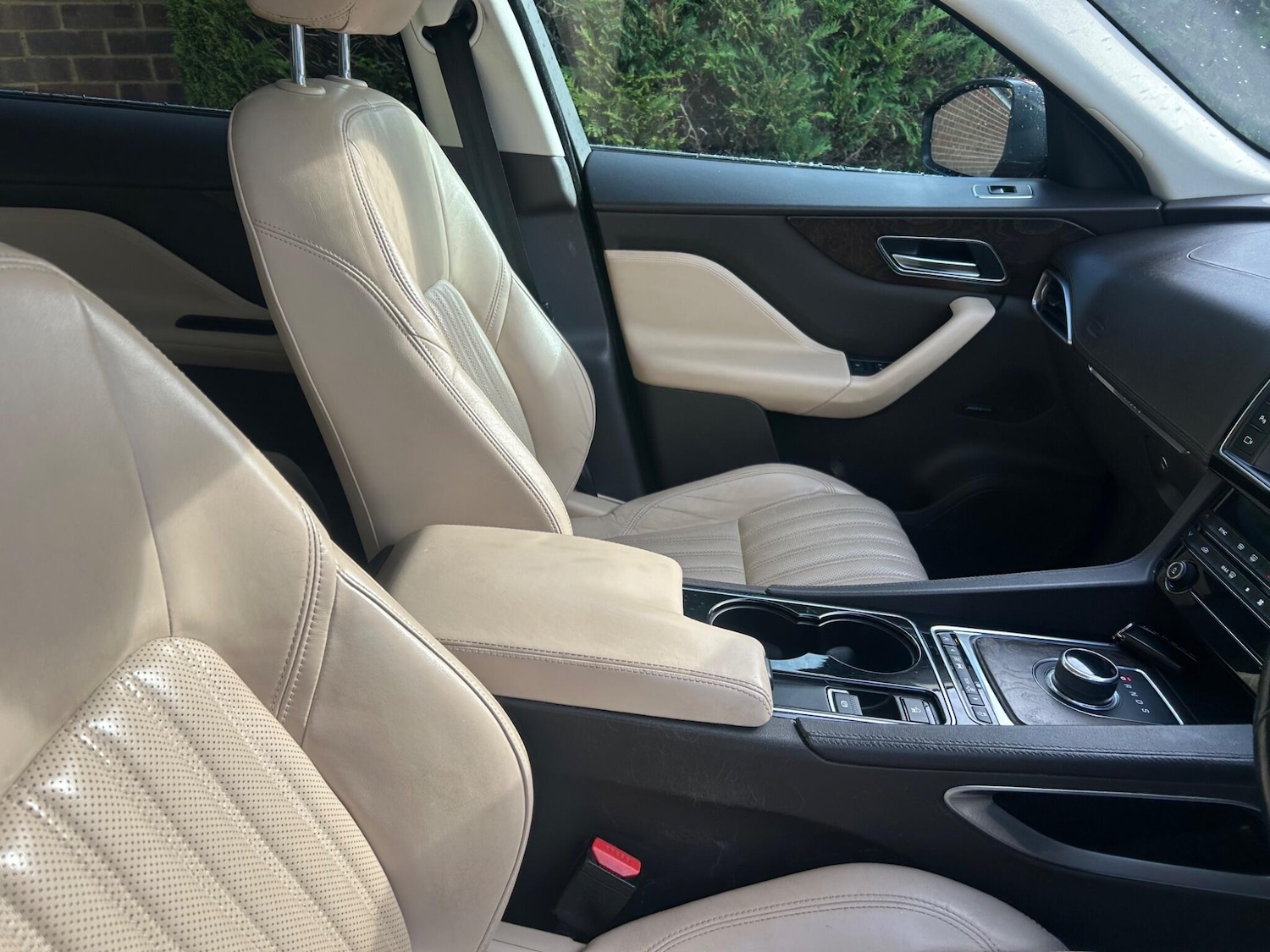 Used Jaguar F-Pace 2016 for sale - 76409467: Photo 16