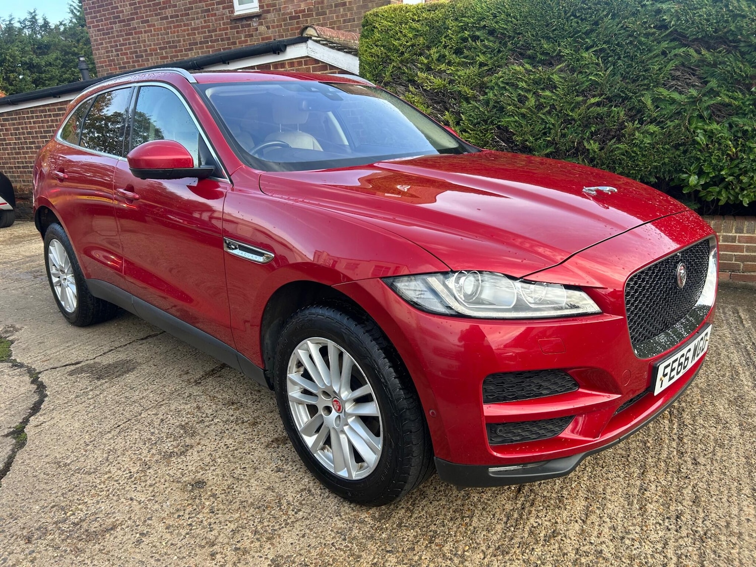 Used Jaguar F-Pace 2016 for sale - 76409467: Photo 7