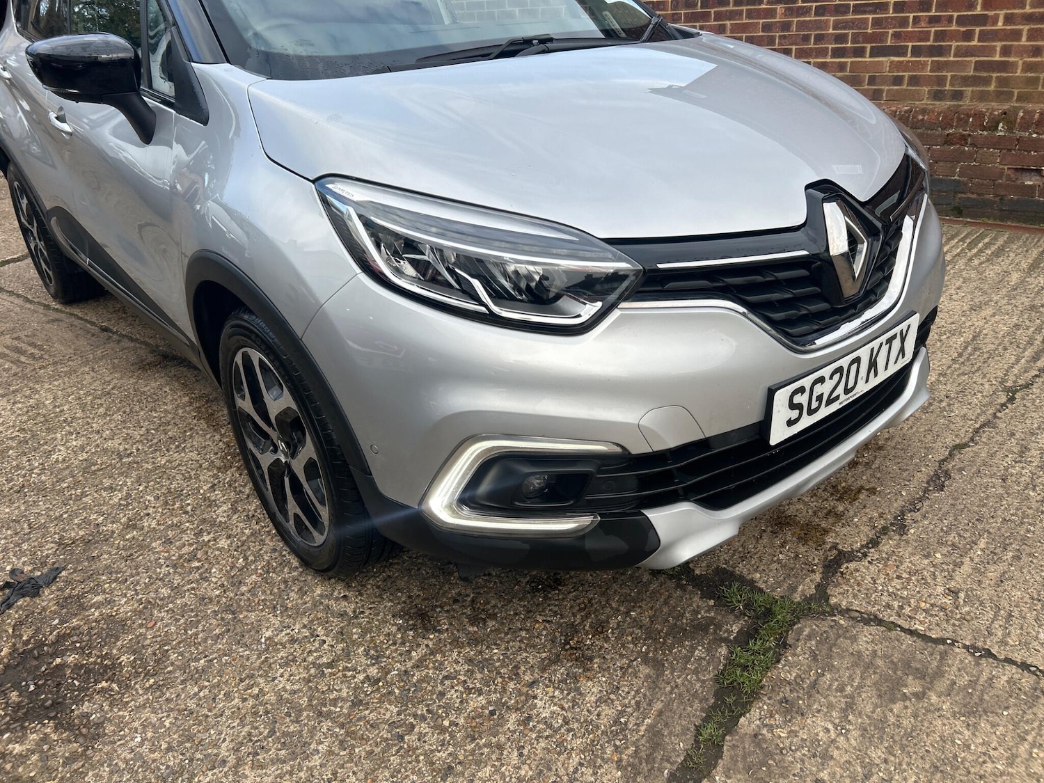 Used Renault Captur 2020 for sale - 76472768: Photo 2