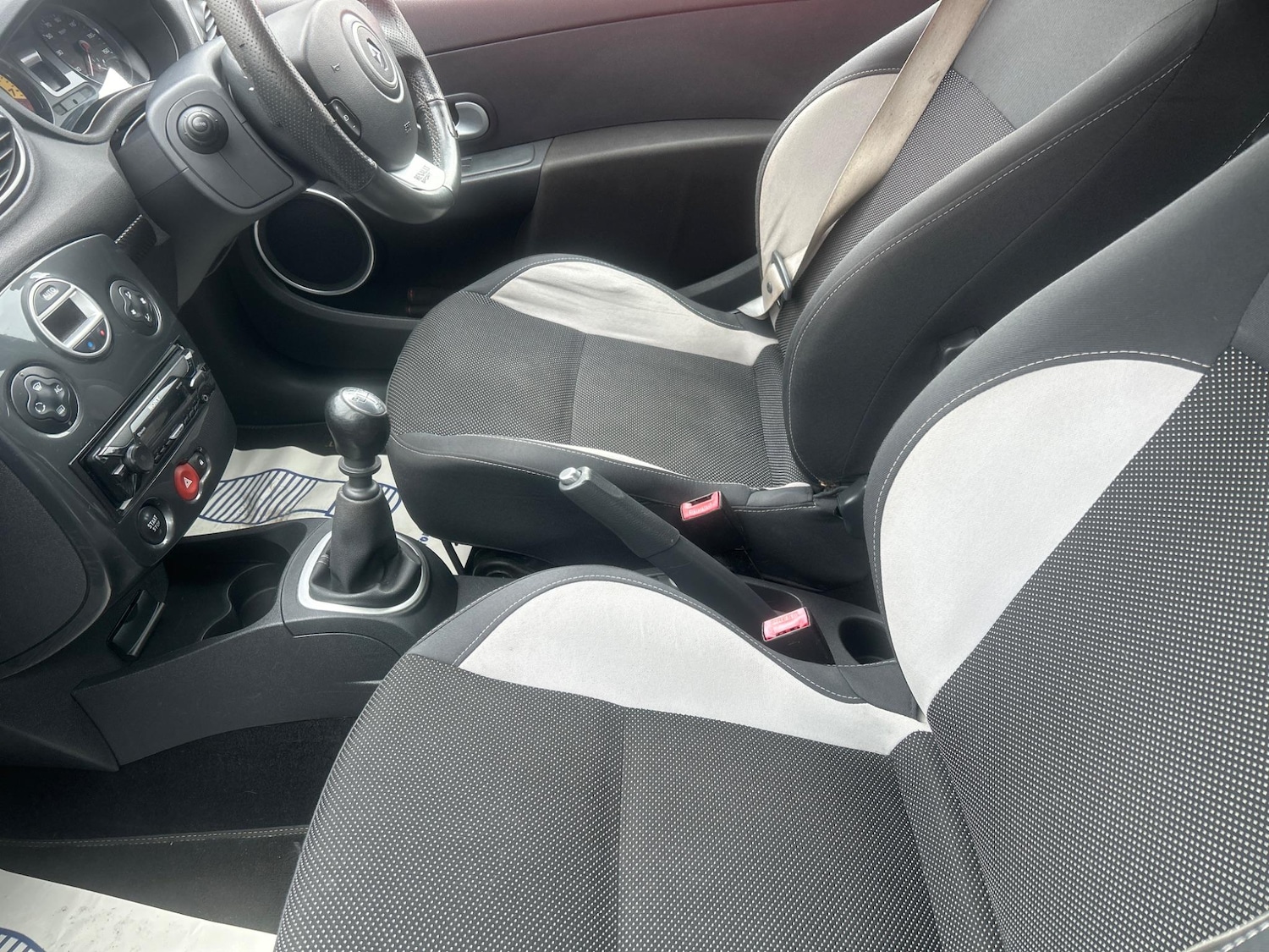 Used Renault Clio 2010 for sale - 76996030: Photo 25