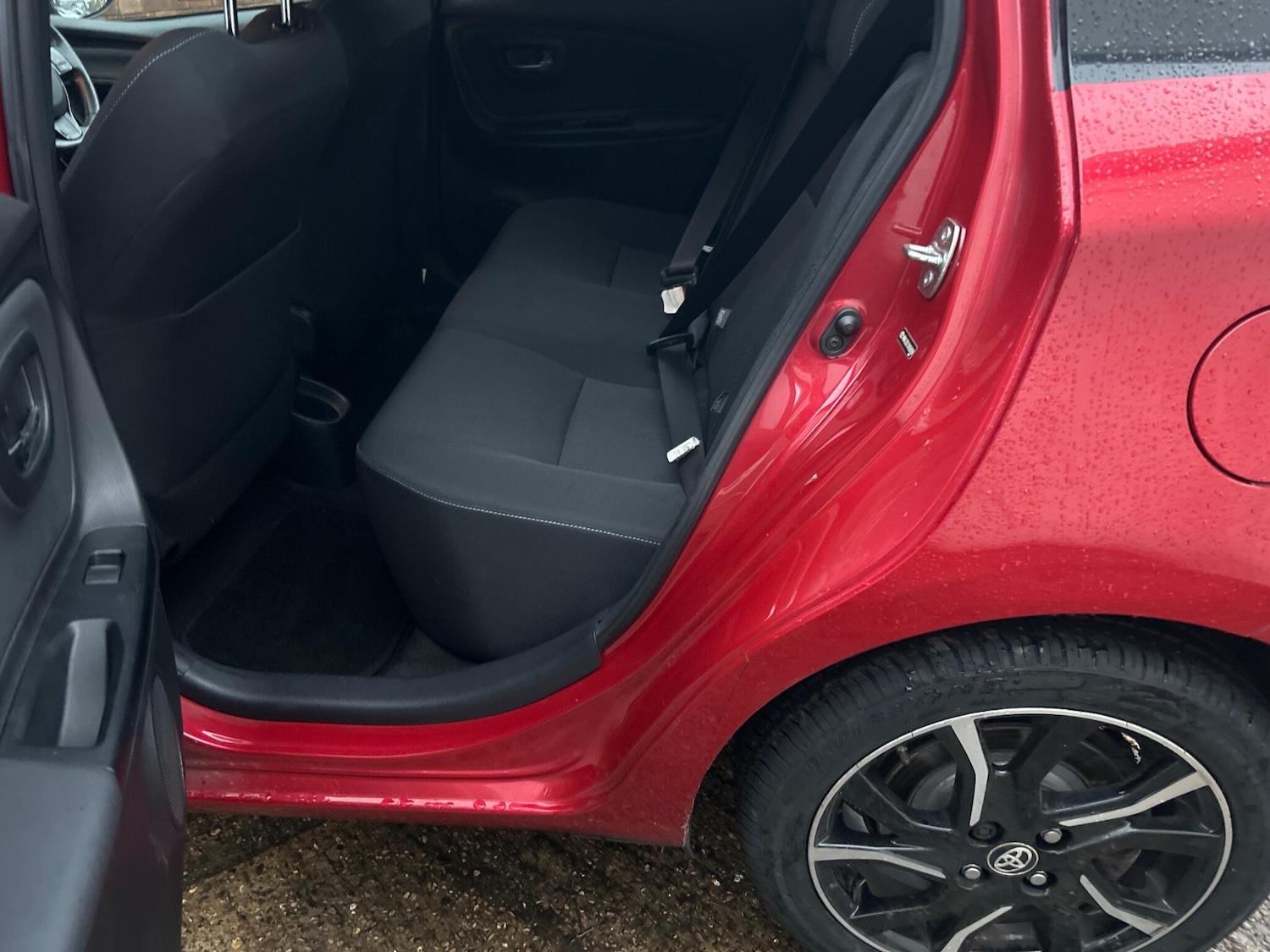 Used Toyota Yaris 2016 for sale - 76992226: Photo 21