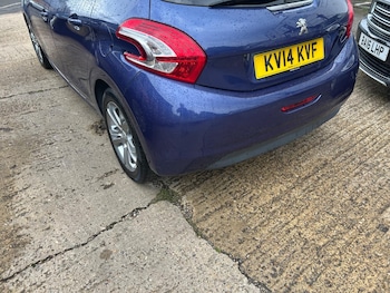 Used Peugeot 208 2014 for sale - 75914793: Photo