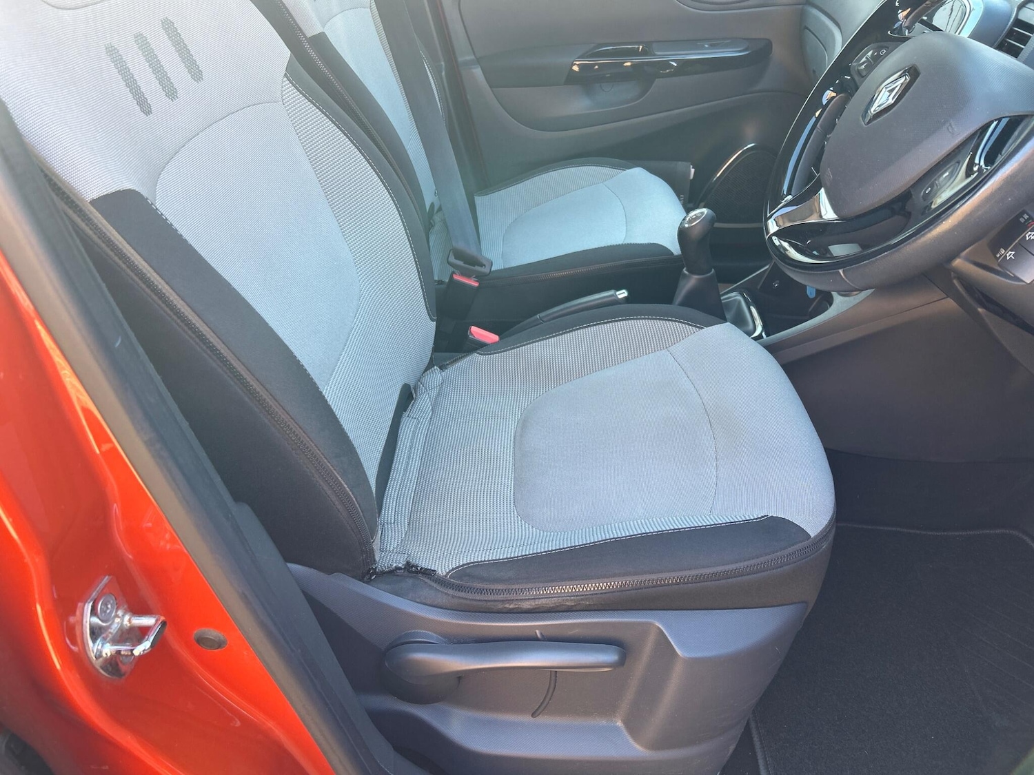 Used Renault Captur for sale - 78116020: Photo 15