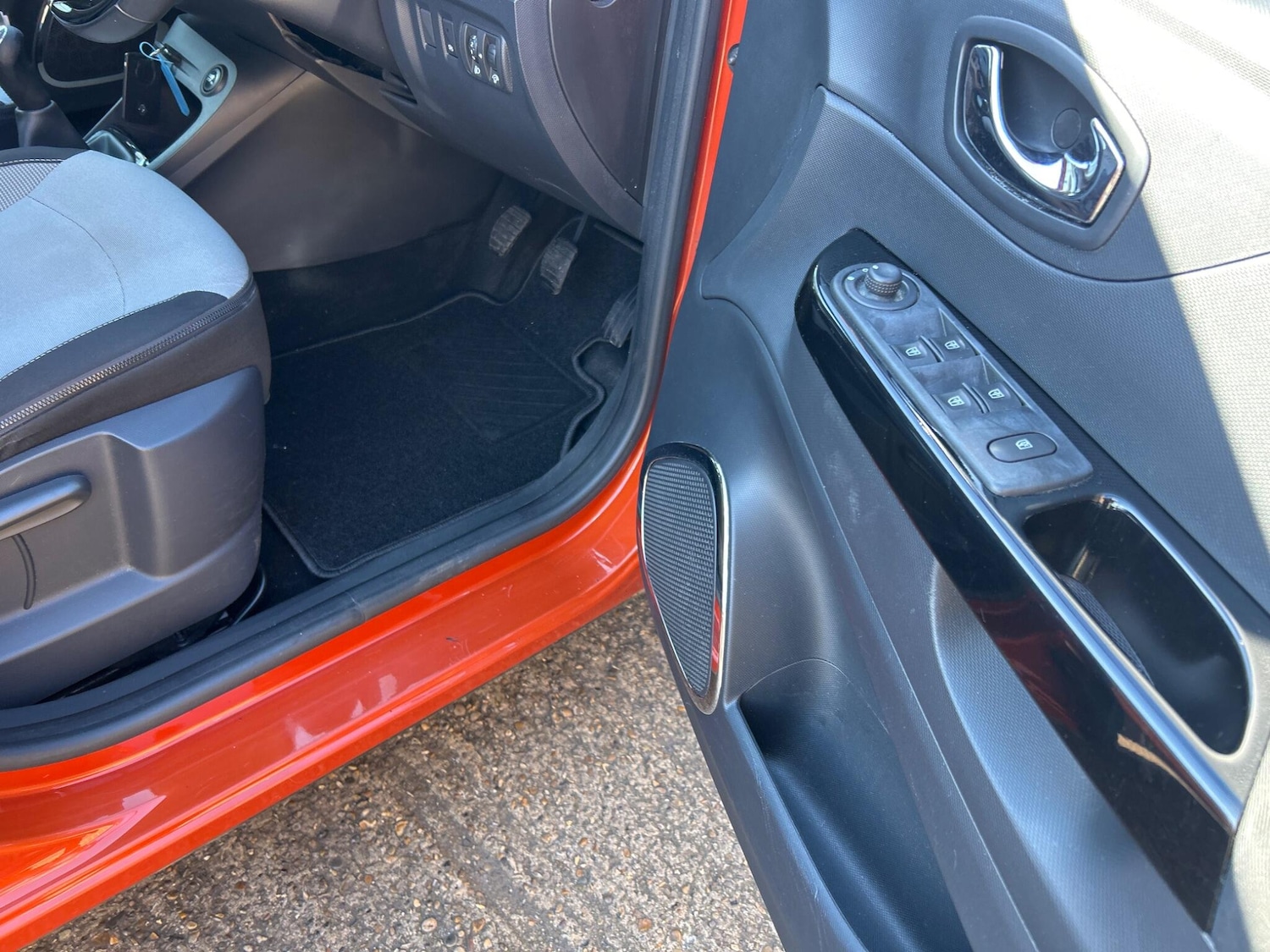 Used Renault Captur for sale - 78116020: Photo 18