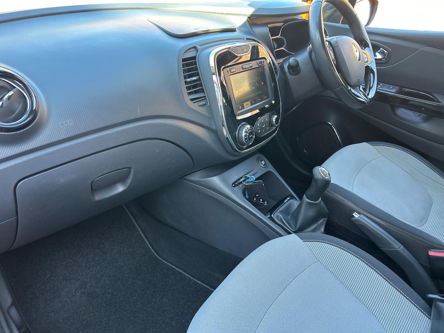 Used Renault Captur for sale - 78116020: Photo 24