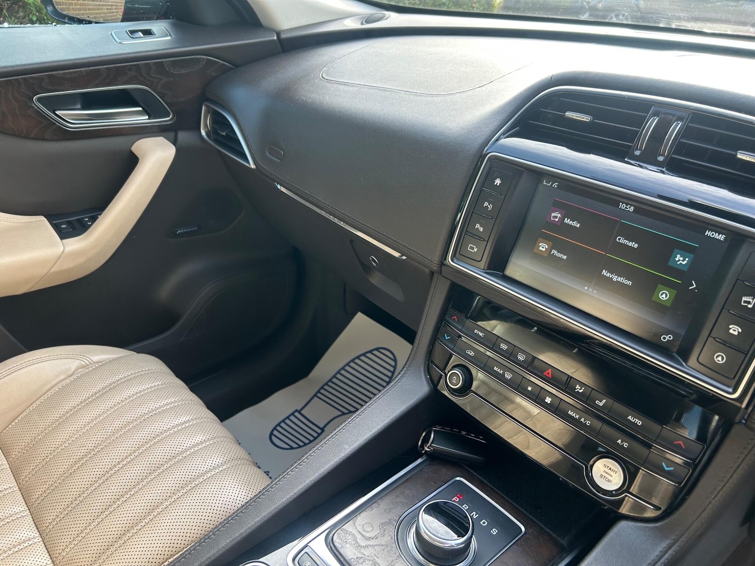 Used Jaguar F-Pace 2016 for sale - 76993744: Photo 12