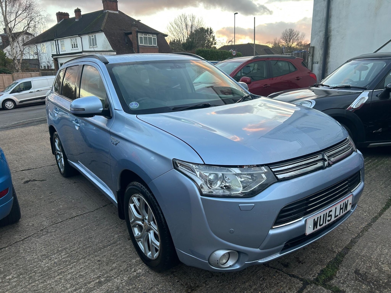 Used Mitsubishi Outlander 2015 for sale - 76899597: Photo 2