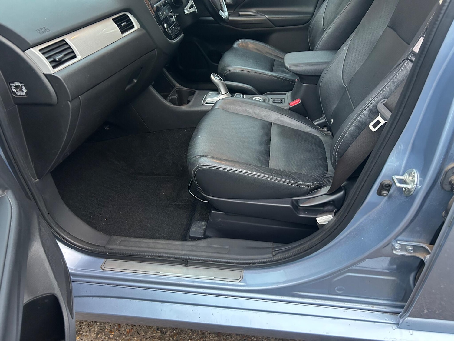 Used Mitsubishi Outlander 2015 for sale - 76899597: Photo 36