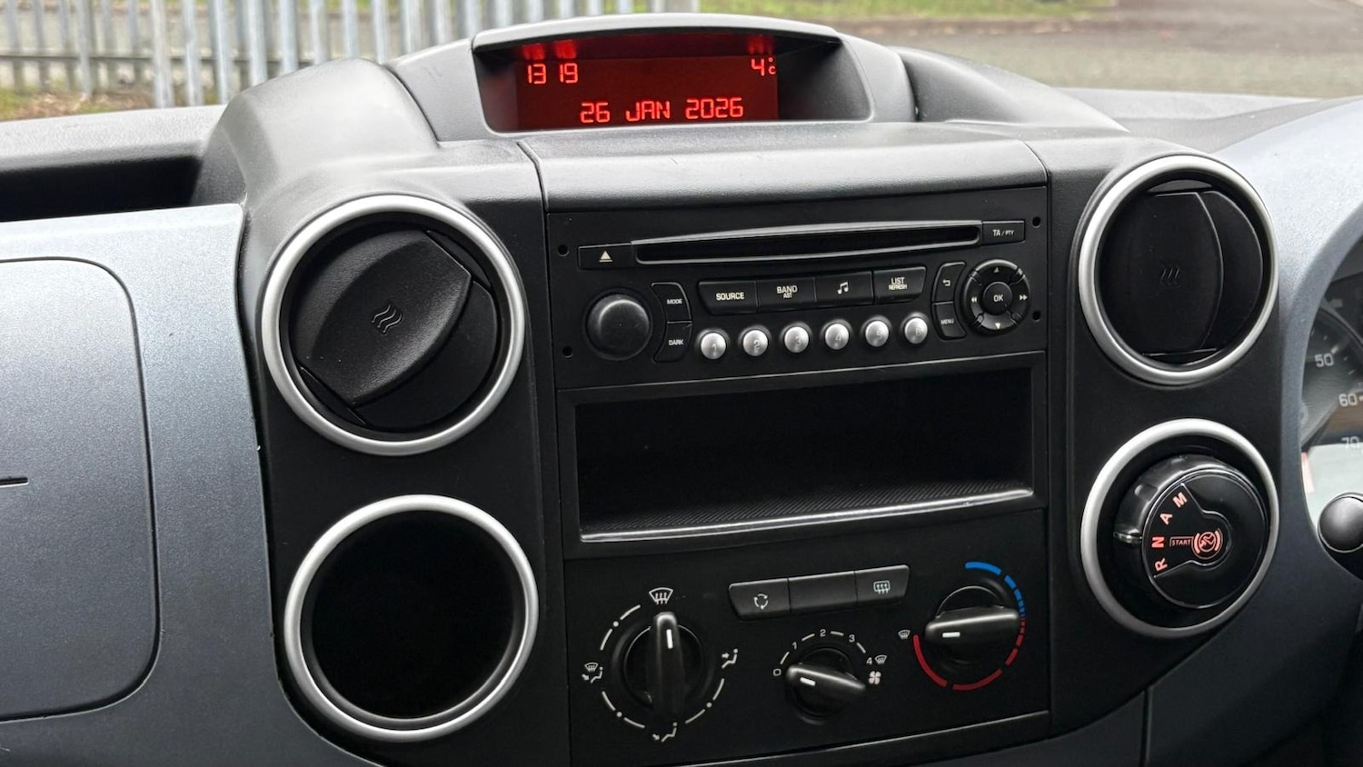 Used Peugeot Partner Tepee 2015 for sale - 77431483: Photo 12