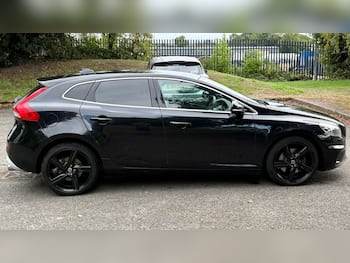 Used Volvo V40 2015 for sale - 79731690: Photo
