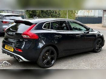 Used Volvo V40 2015 for sale - 79731690: Photo