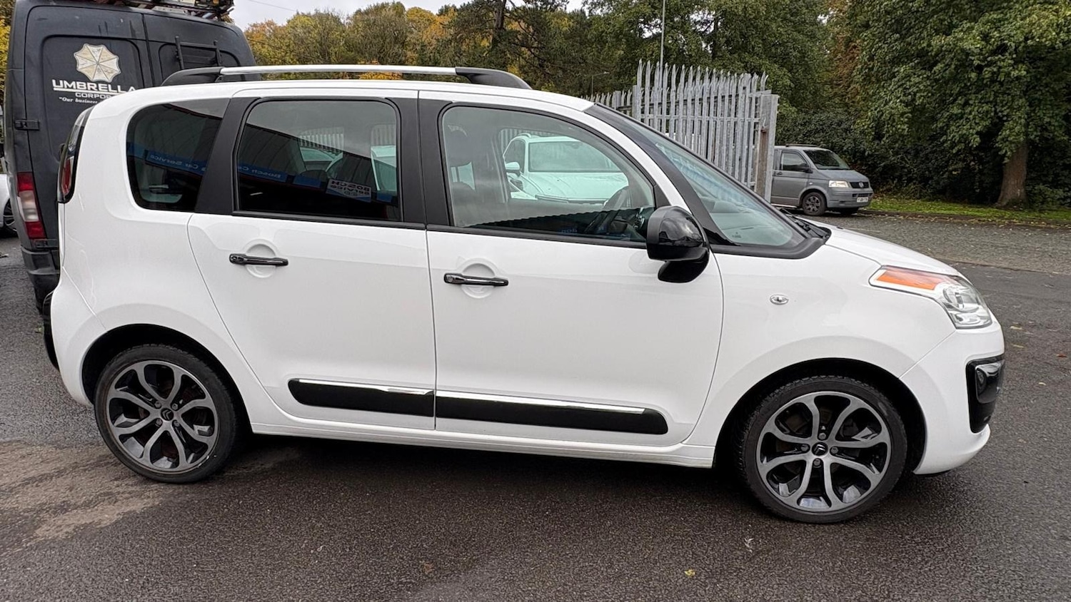 Used Citroen C3 Picasso 2016 for sale - 76476290: Photo 2