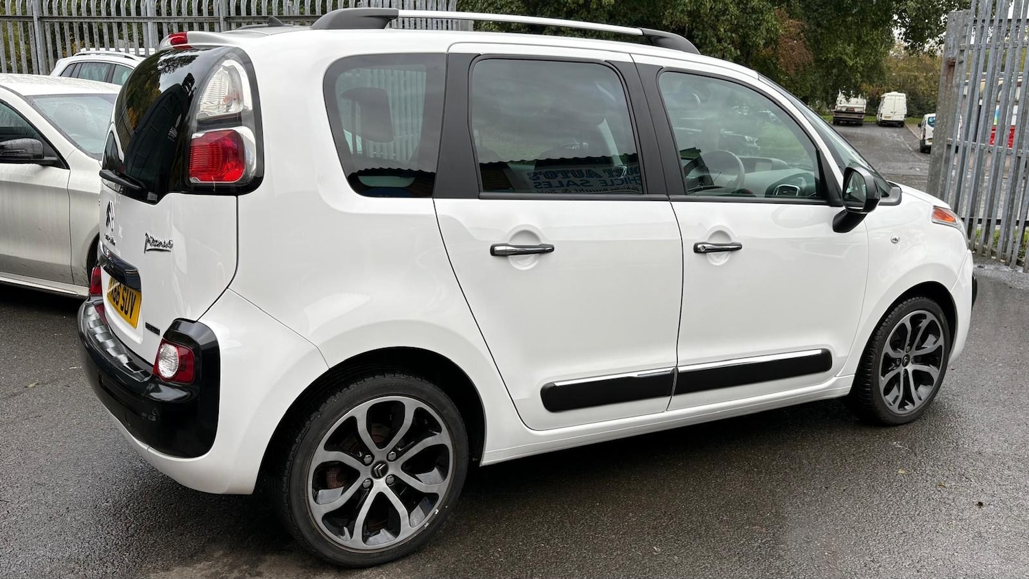 Used Citroen C3 Picasso 2016 for sale - 76476290: Photo 3