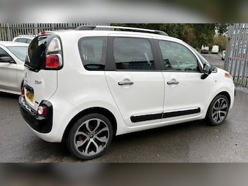 Used Citroen C3 Picasso 2016 for sale - 76476290: Photo