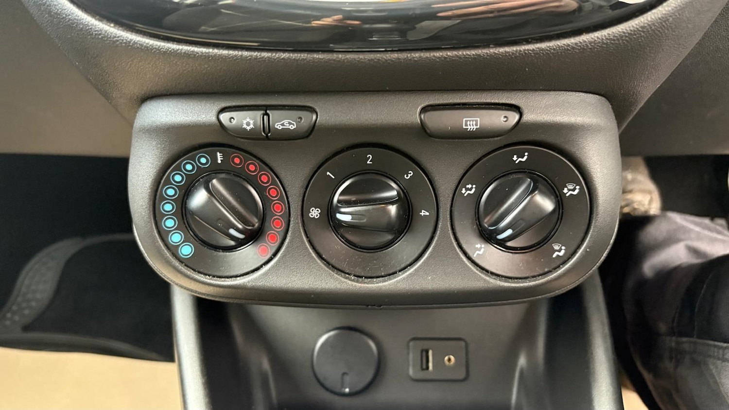 Used Vauxhall Corsa 2015 for sale - 76476707: Photo 17