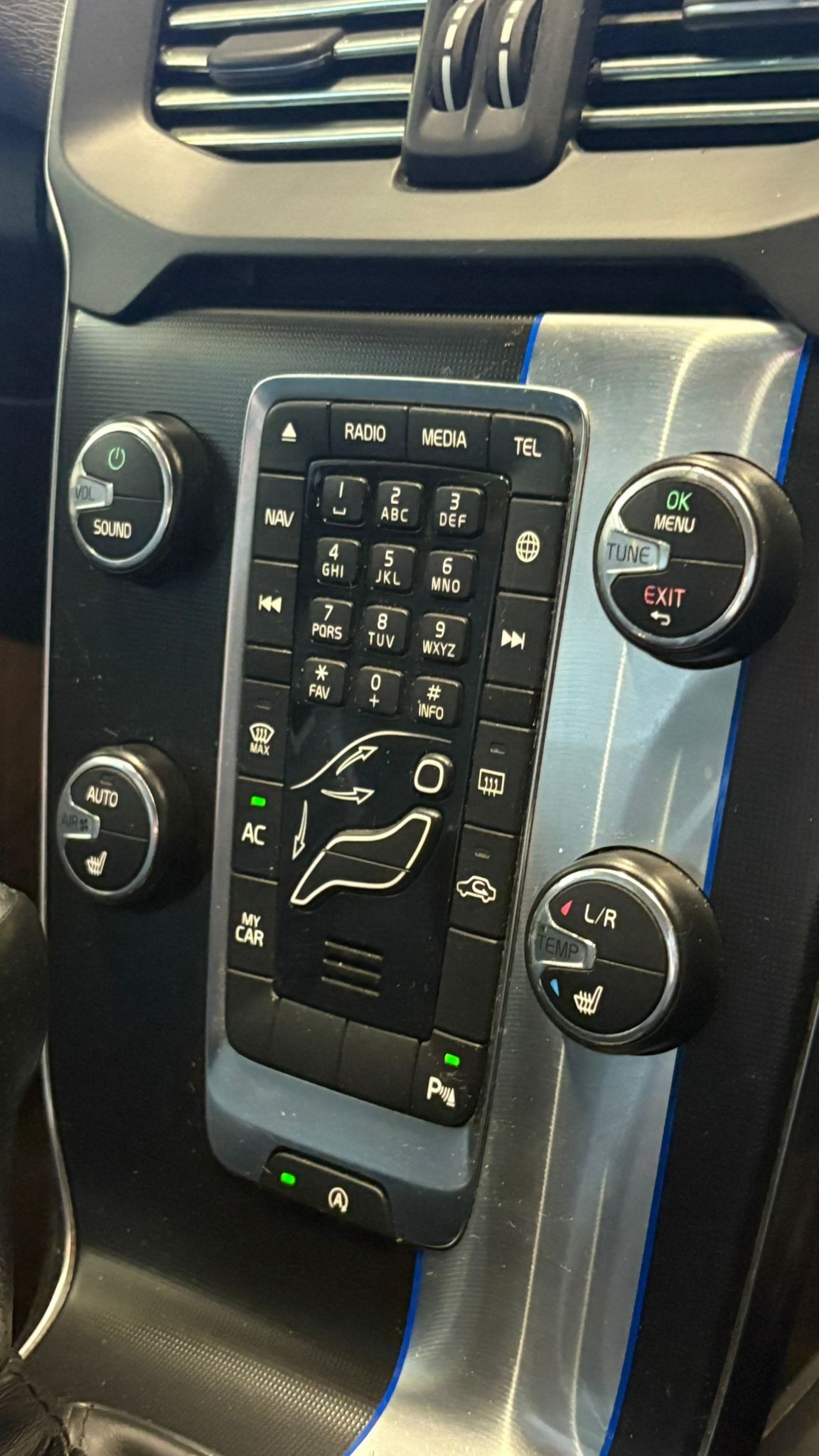 Used Volvo V40 2015 for sale - 77945256: Photo 11