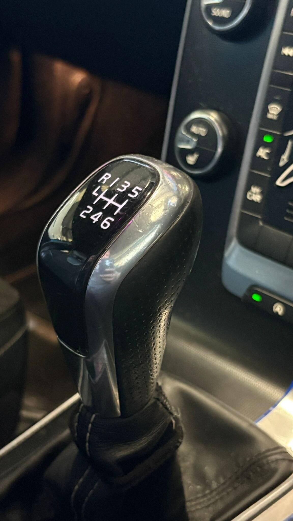 Used Volvo V40 2015 for sale - 77945256: Photo 12