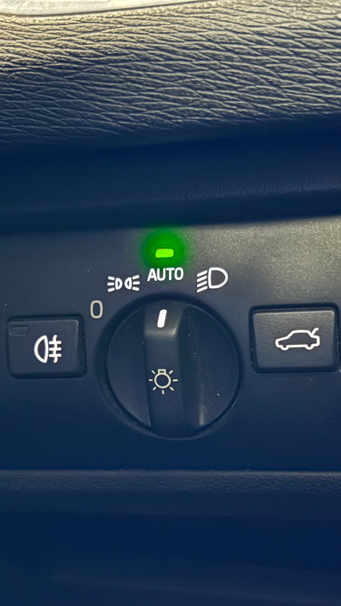 Used Volvo V40 2015 for sale - 77945256: Photo 13