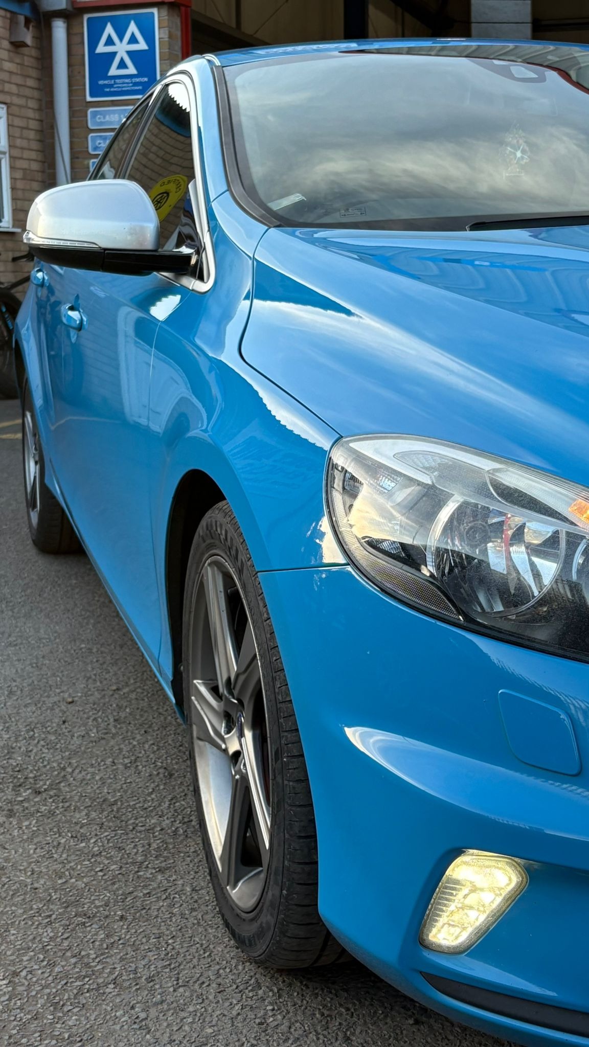 Used Volvo V40 2015 for sale - 77945256: Photo 8