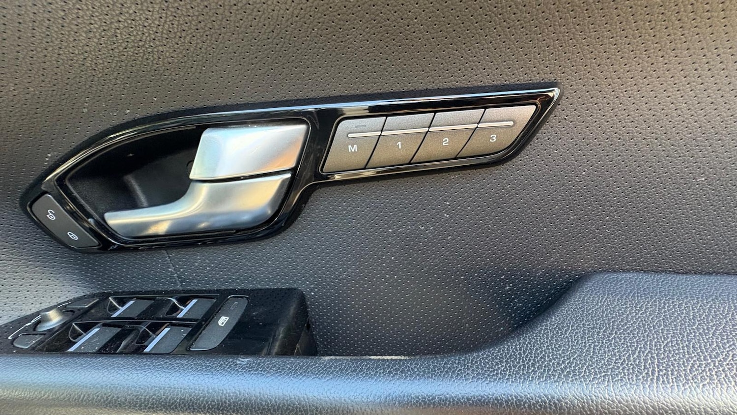 Used Land Rover Range Rover Evoque 2015 for sale - 77915438: Photo 5