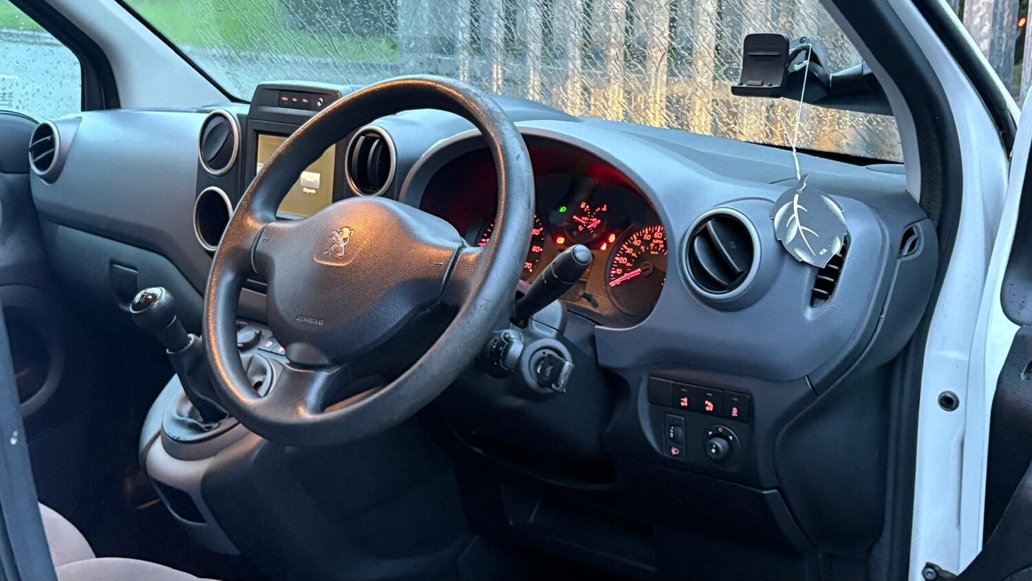 Used Peugeot Partner 2016 for sale - 77546106: Photo 11