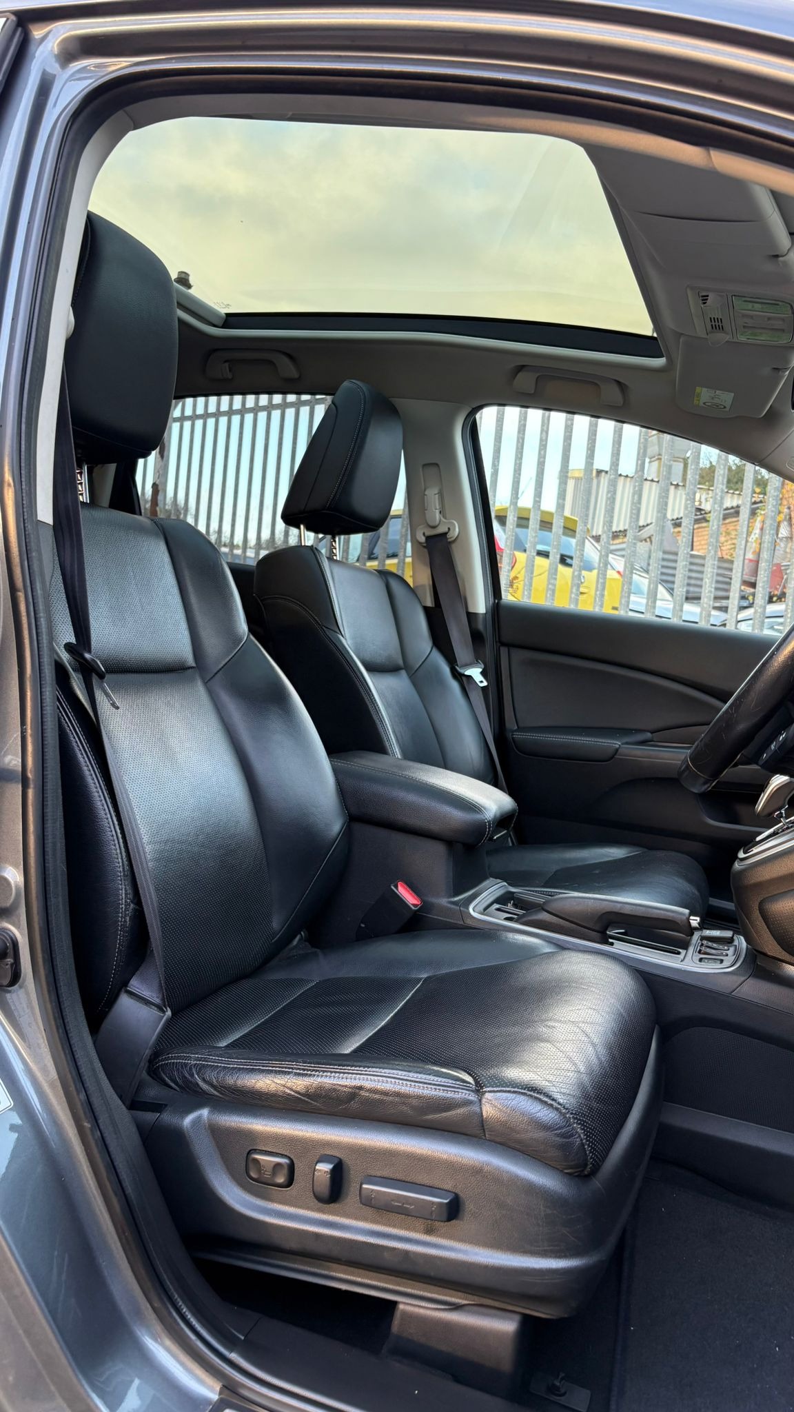 Used Honda CR-V 2017 for sale - 76615658: Photo 9