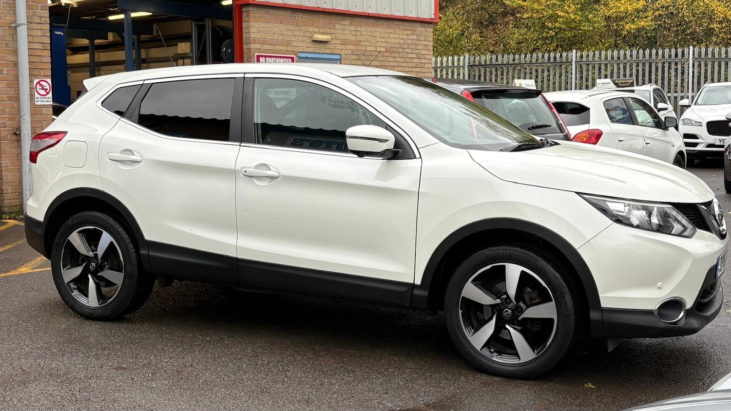 Used Nissan Qashqai 2016 for sale - 77183319: Photo 2