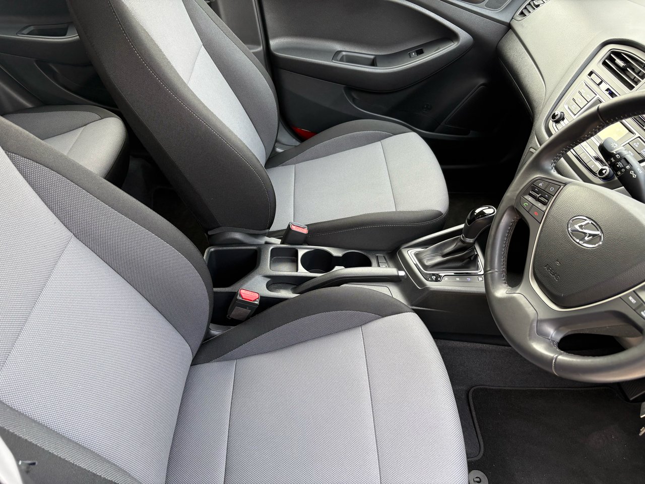 Used Hyundai i20 2018 for sale - 77539358: Photo 4