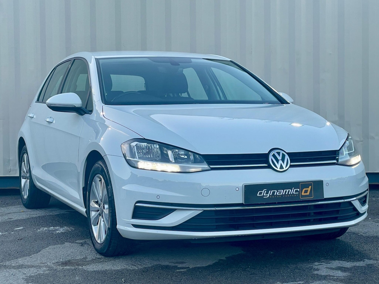 Used Volkswagen Golf 2017 for sale - 76996963: Photo 2