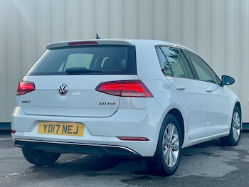 Used Volkswagen Golf 2017 for sale - 76996963: Photo