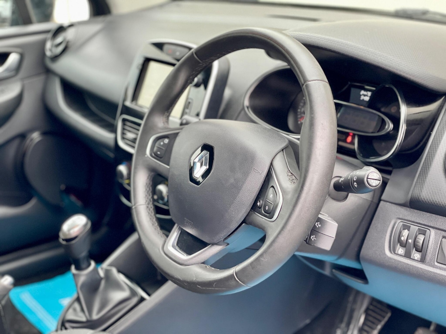 Used Renault Clio 2017 for sale - 76994181: Photo 32