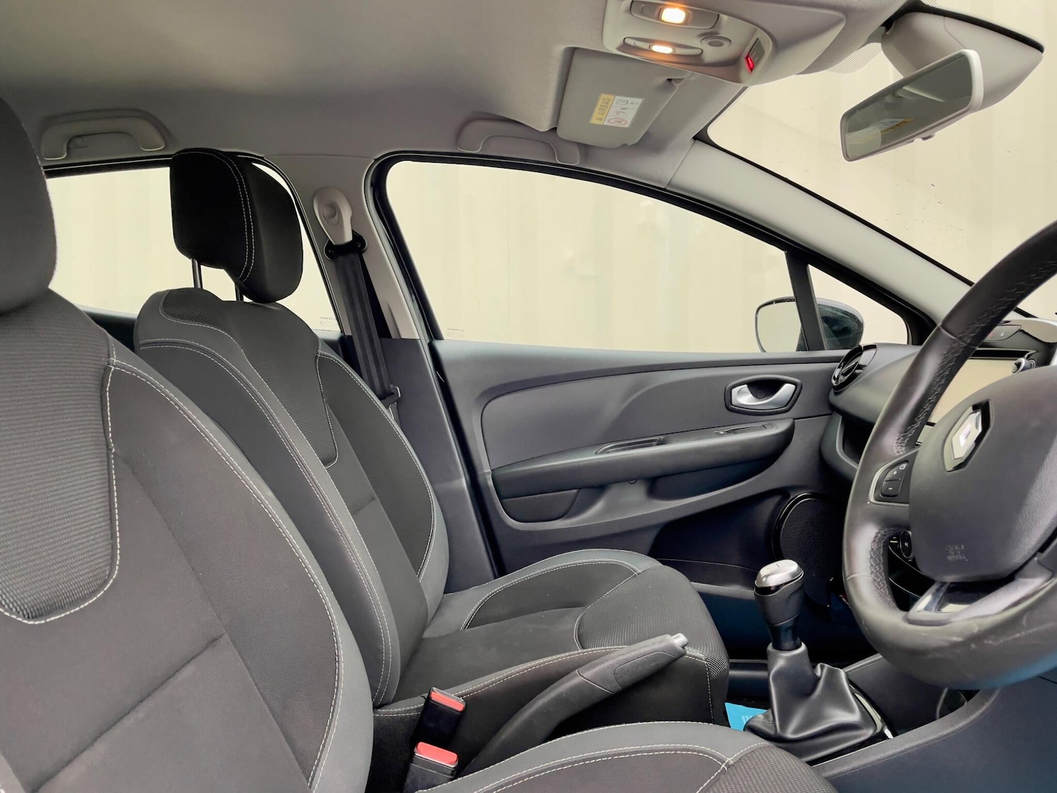 Used Renault Clio 2017 for sale - 76994181: Photo 33