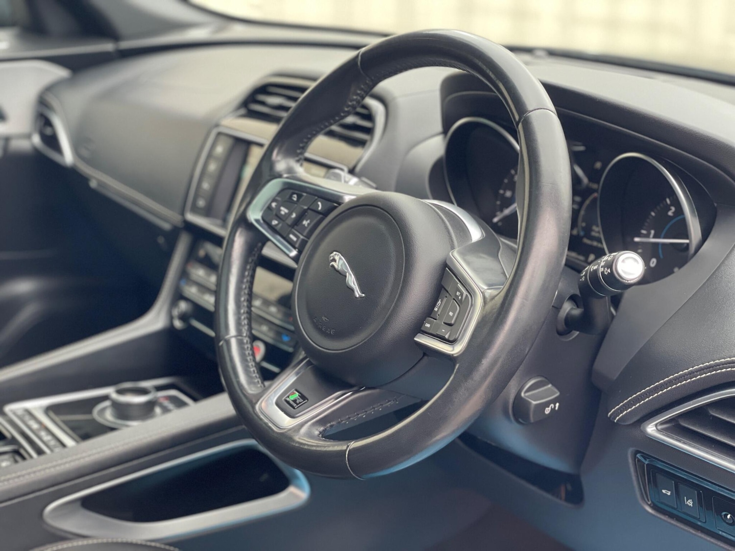 Used Jaguar F-Pace 2018 for sale - 77597904: Photo 38